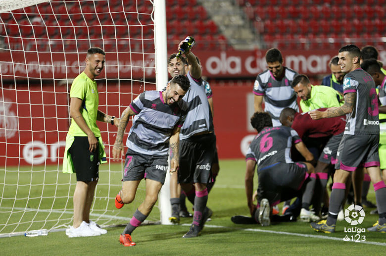 Jugadores del Granada celebran el ascenso a Primera / LFP